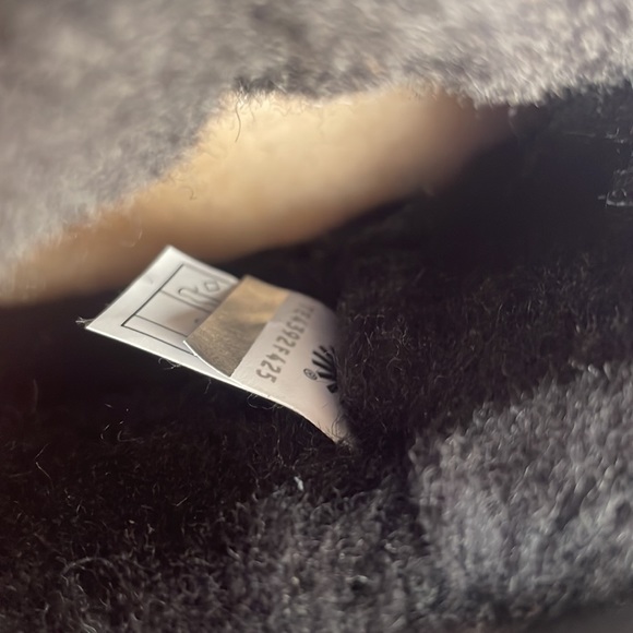 Ugg Women’s Classic Leather Mini Waterproof Boot - Picture 6 of 6